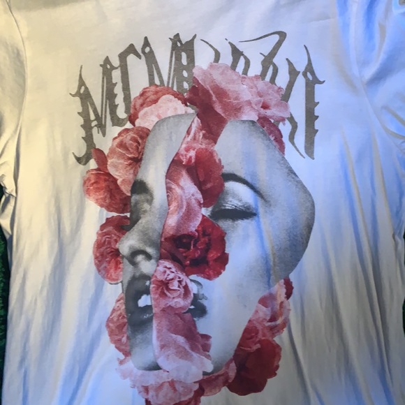 GUESS Rose Face Graphic Tee - Picture 2 of 5